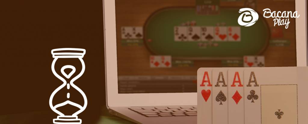 PLAYER PLAYING BLACKJACK ONLINE AND A HOURGLASS