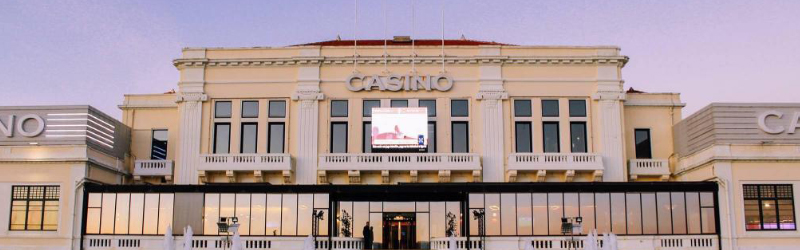 Fachada neoclássica do Casino da Póvoa